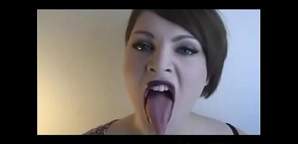  Beauty Girls Tongue -3